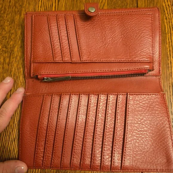 Matt & Nat Red Wallet - Picture 4 of 5